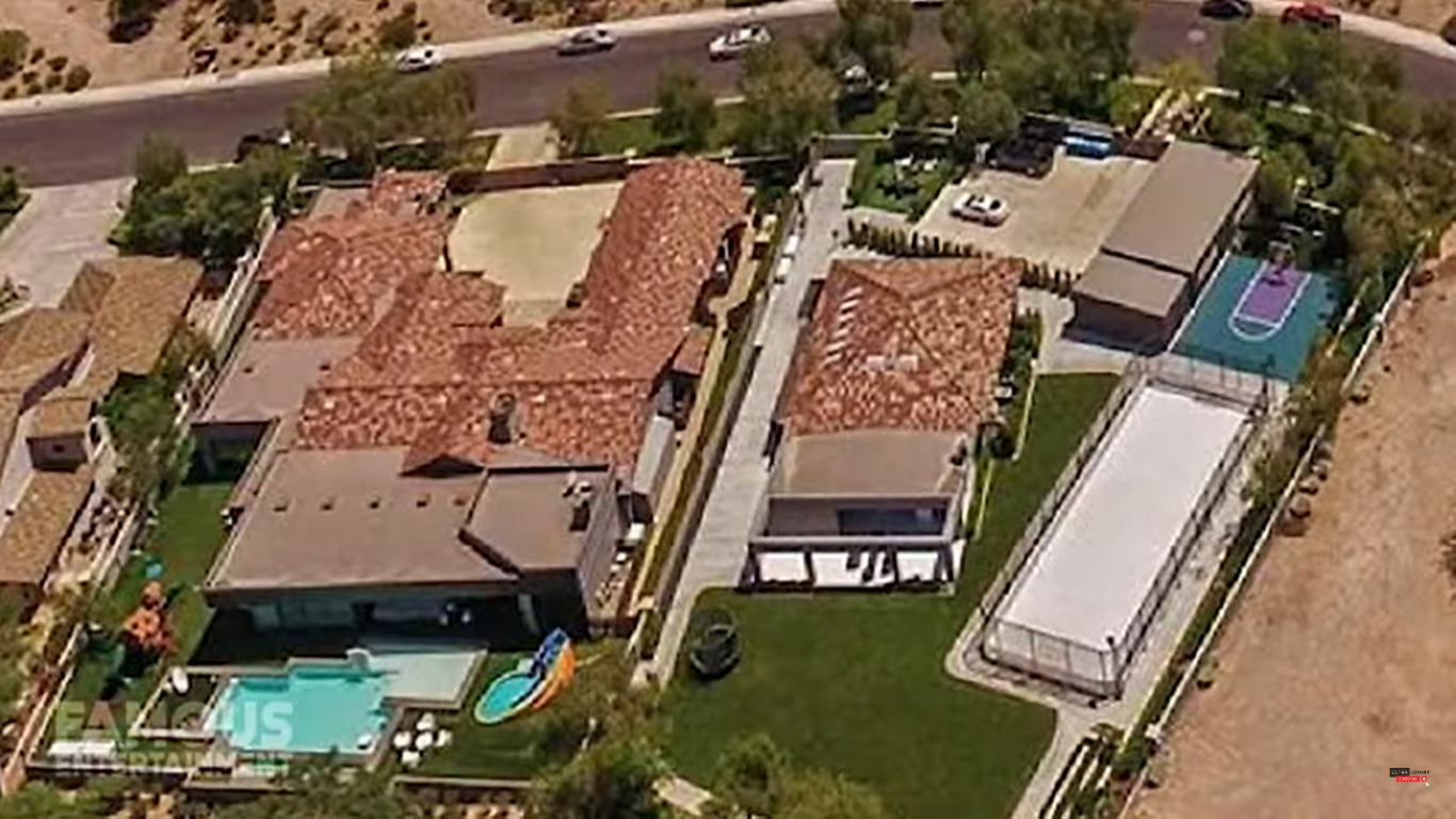 An aerial view of Celine Dion's home in Summerlain, Las Vegas | Source: YouTube/FamousLuxury