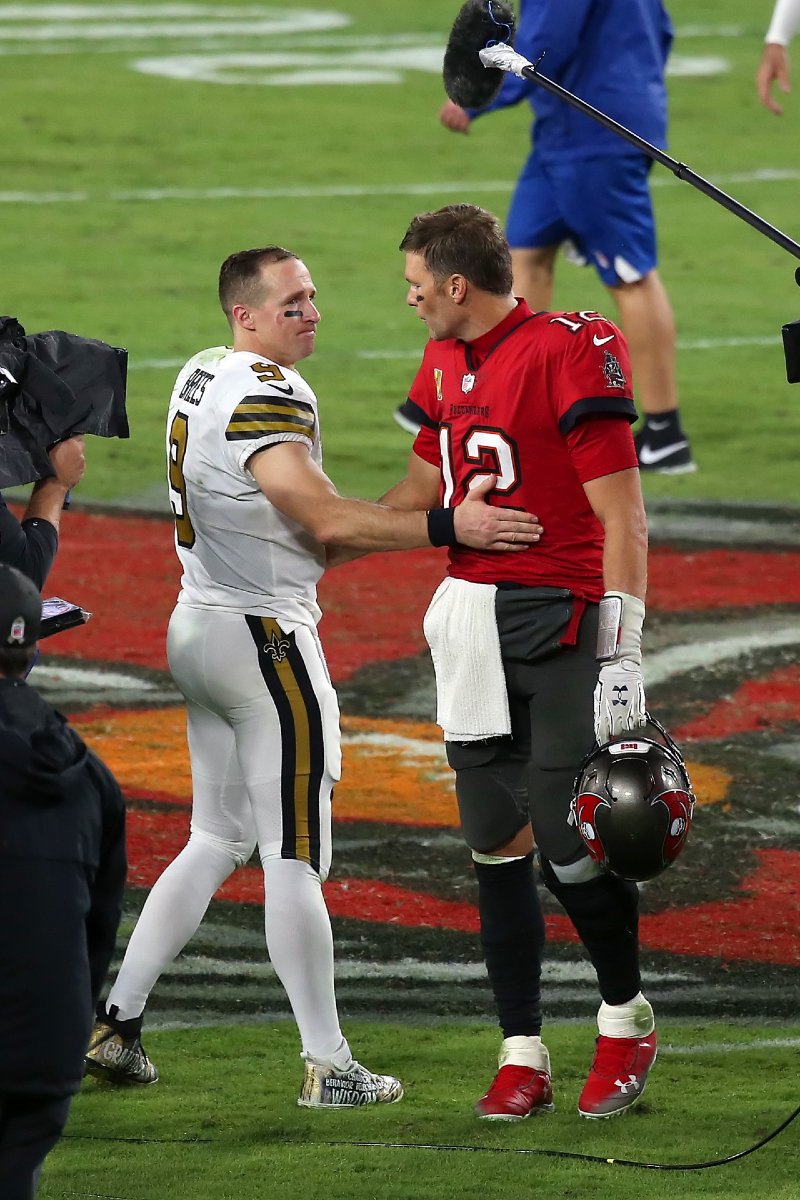 Drew Brees and Tom Brady exchanging words after the regular season game between the New Orleans Saints and the Tampa Bay Buccaneers on November 08, 2020 in Tampa, Florida. | Image: Getty Images.