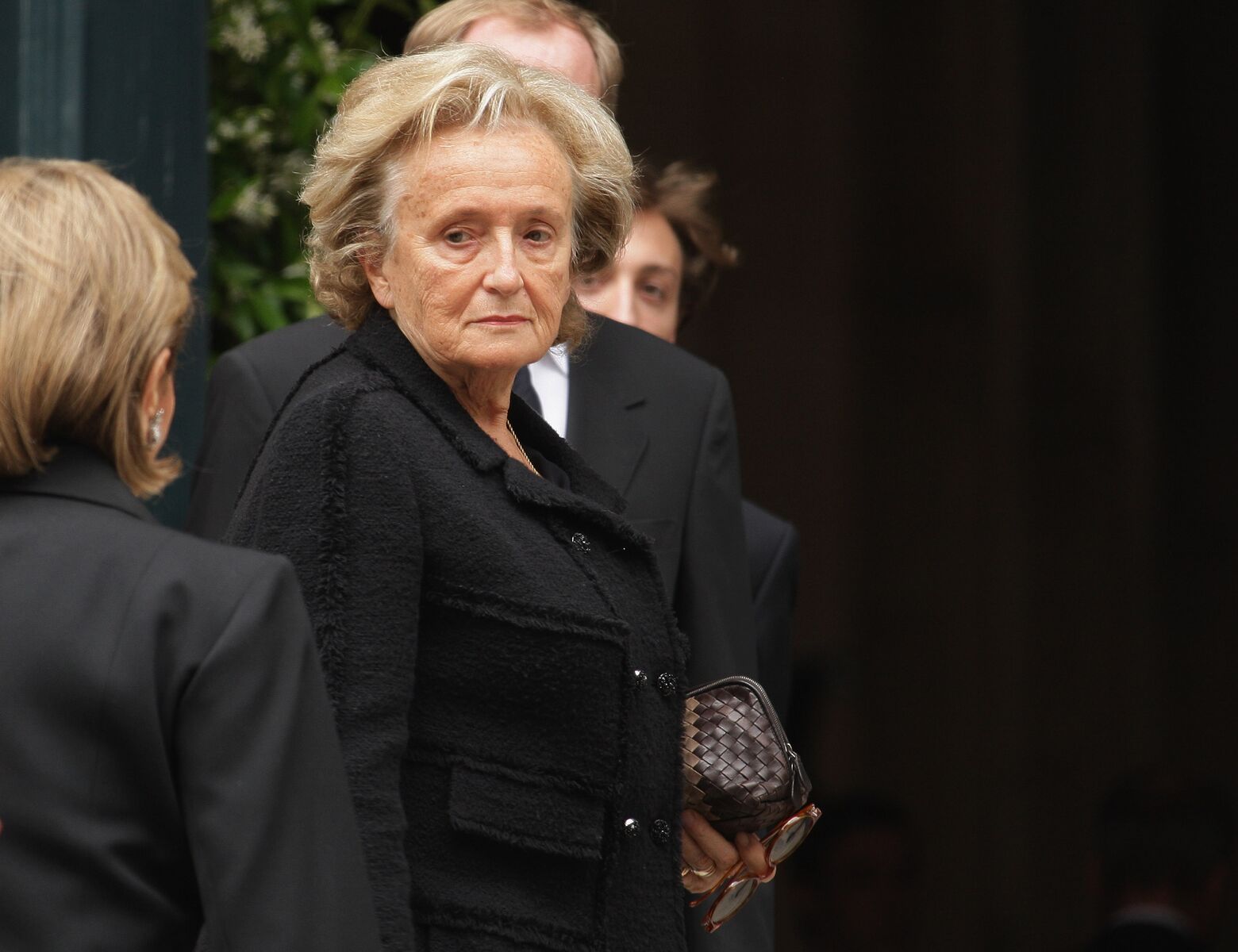 Bernadette Chirac assiste aux funérailles d'Yves Saint Laurent le 5 juin 2008 à l'église Saint-Roch à Paris, France. | Photo : Getty Images Bernadette Chirac assiste aux funérailles d'Yves Saint Laurent le 5 juin 2008 à l'église Saint-Roch à Paris, France. | Photo : Getty Images