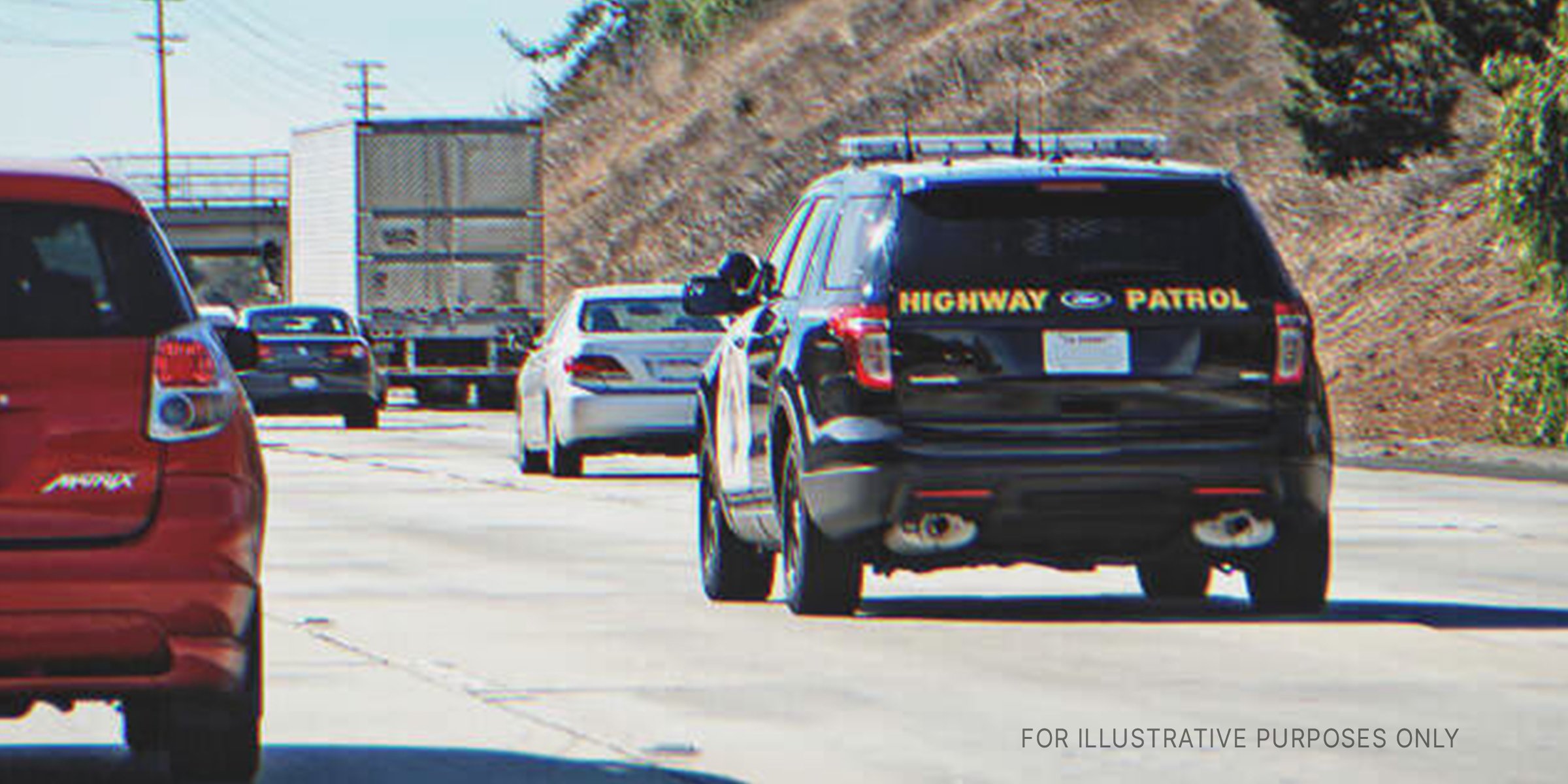 A highway patrol car driving on a highway | Source: Flickr / Chris Yarzab (CC BY 2.0)