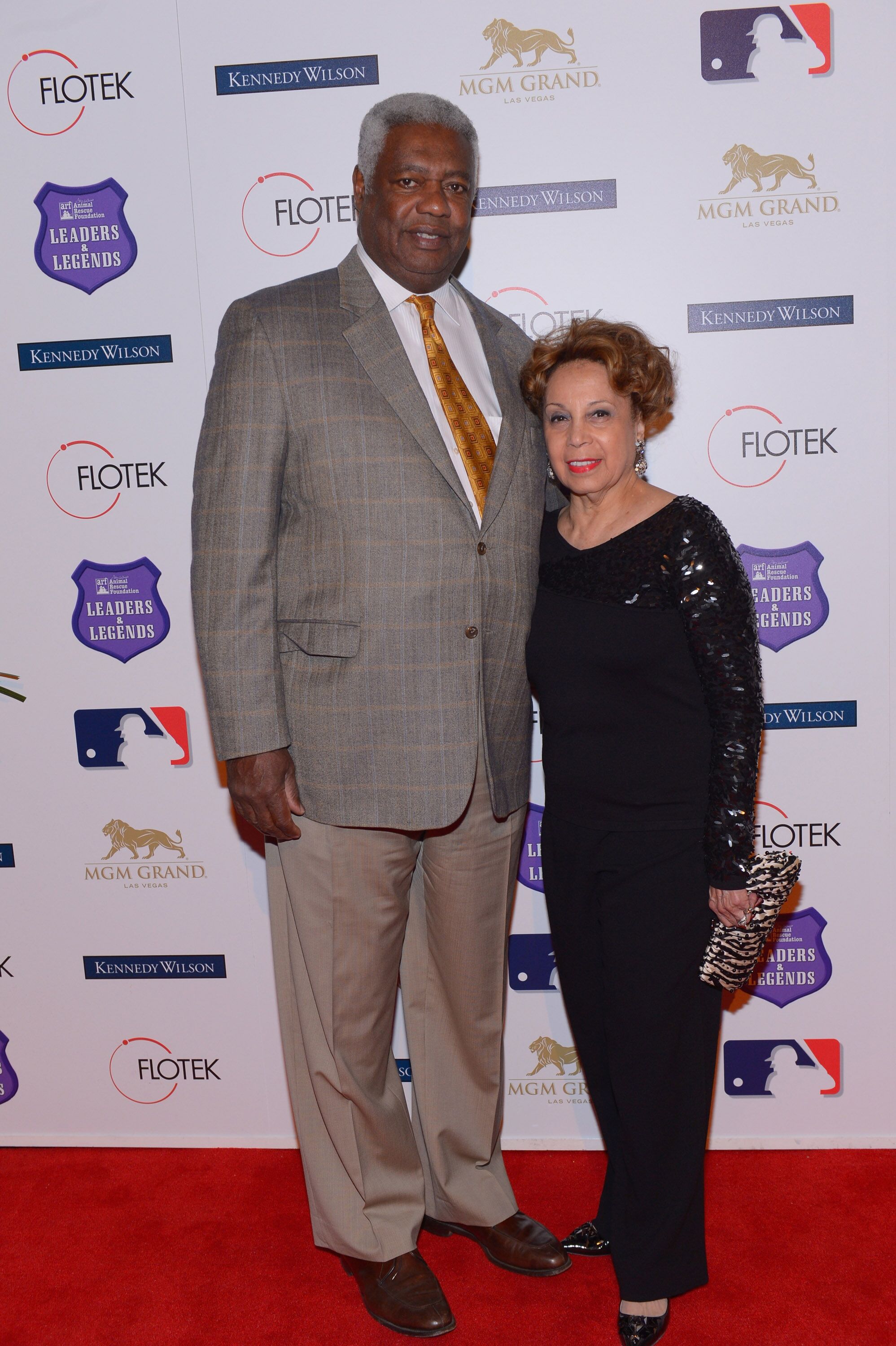 Oscar Robertson and wife Yvonne Crittenden at Tony La Russa's 2nd annual Leaders & Legends gala for Animal Rescue Foundation on November 22, 2013 | Photo: Getty Images 