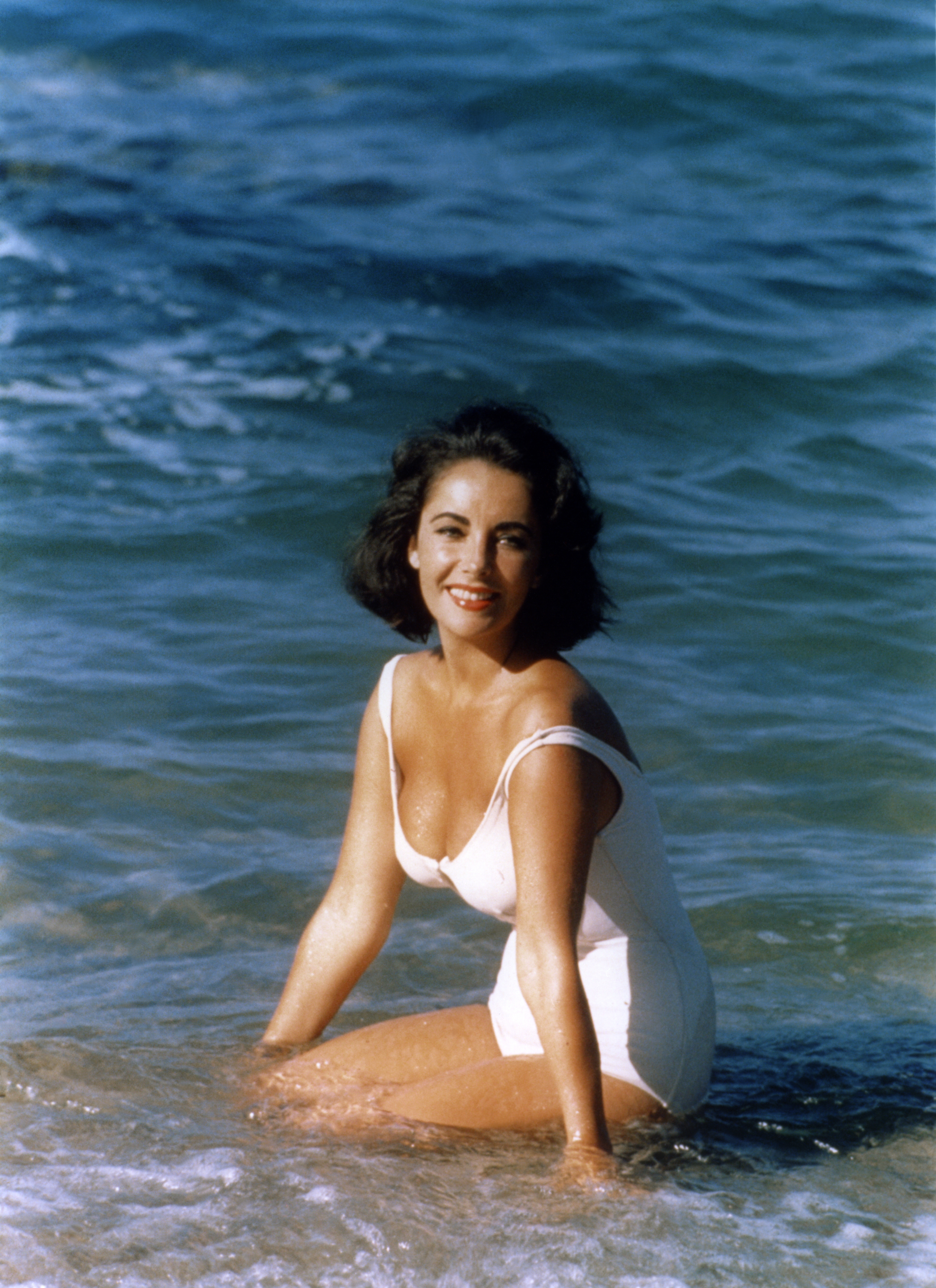 lizabeth Taylor on the set of "Suddenly Last Summer" in 1959 | Source: Getty Images
