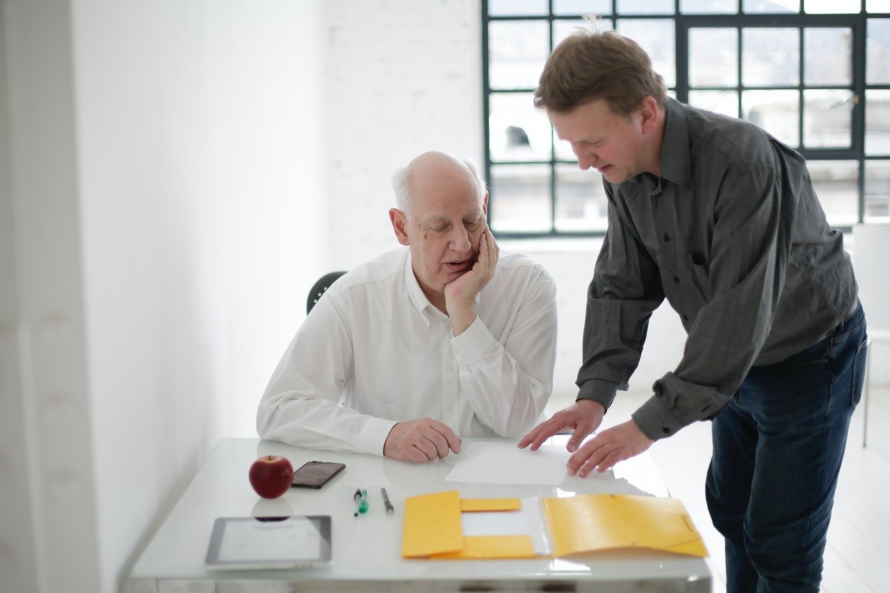 Photo of two men having a discussion | Photo: Pexels