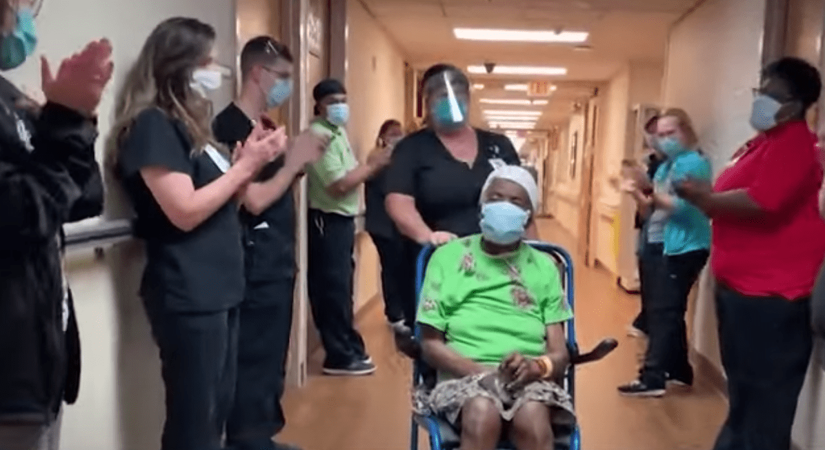 Medical personnel clad as Della Hathorne gets discharged after recovering from COVID-19 last year. | Source: YouTube/KOCO5News