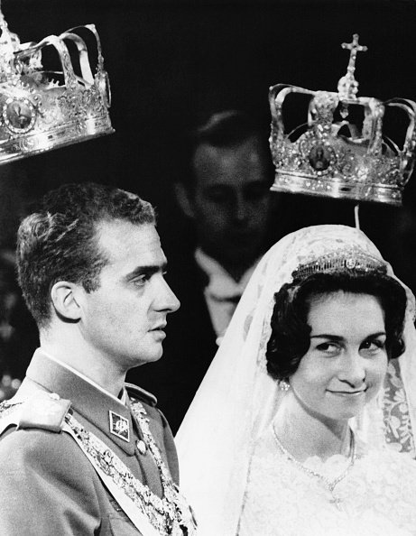 El Príncipe Juan Carlos de España y la Princesa Sofía de Grecia el 14 de mayo de 1962 en Atenas, Grecia. │ Foto: Getty Images