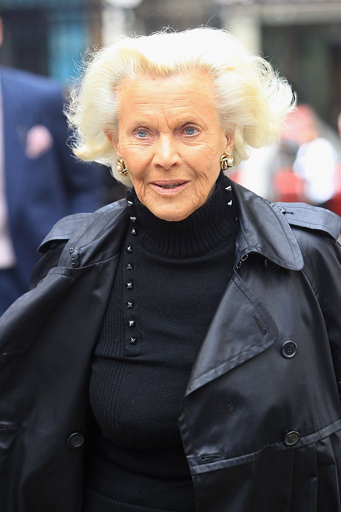 Honor Blackman attends the funeral of Christopher Cazenove held at St Paul's Church in Covent Garden on April 16, 2010 | Photo: Getty Images