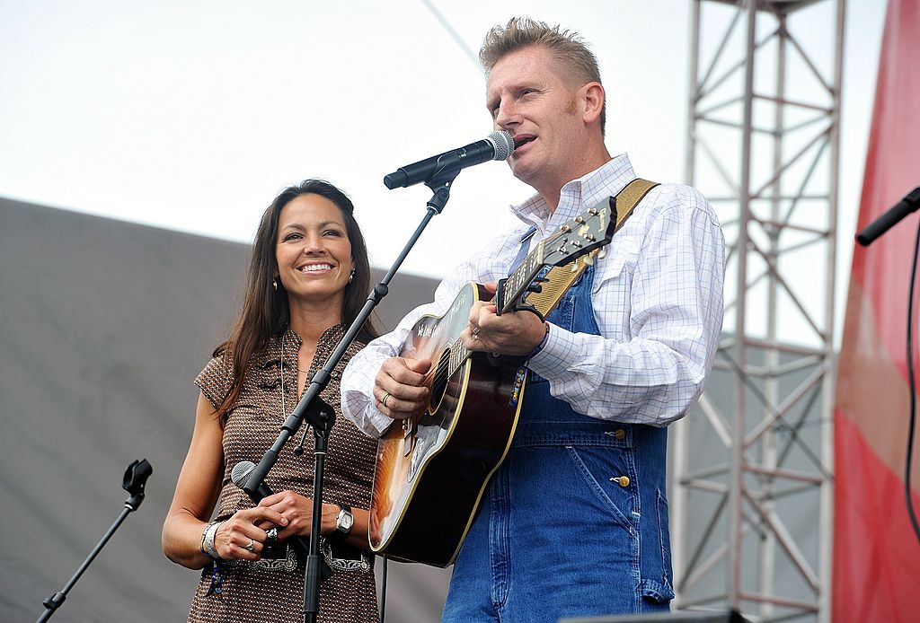 Rory Feek and Joey Feek of the band Joey & Rory perform on the Chevrolet Riverfront Stage during the 2013 CMA Music Festival on June 9, 2013. | Photo: Getty Images