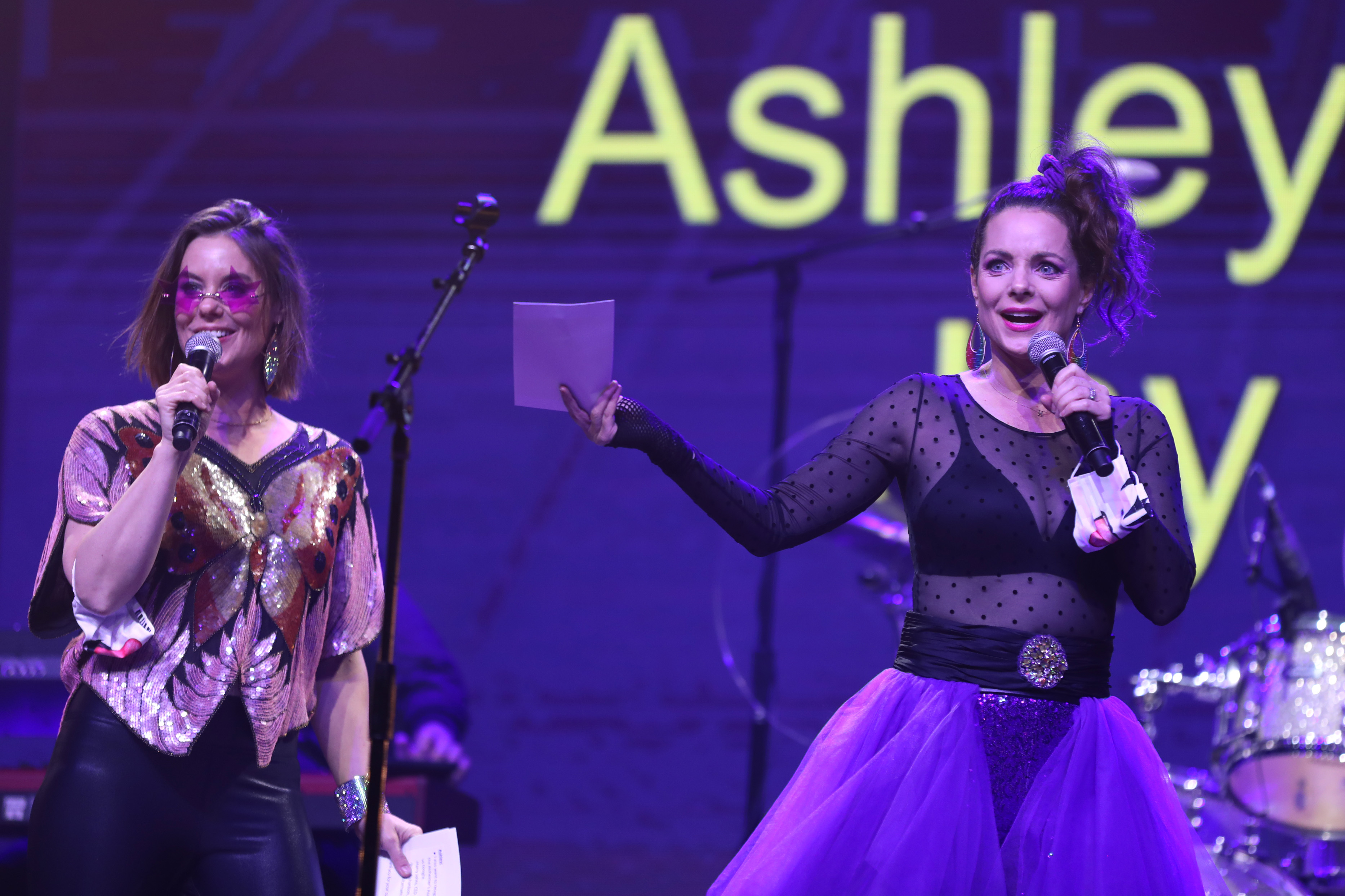 Ashley Williams and Kimberly Williams-Paisley on November 14, 2021, in Nashville, Tennessee | Source: Getty Images