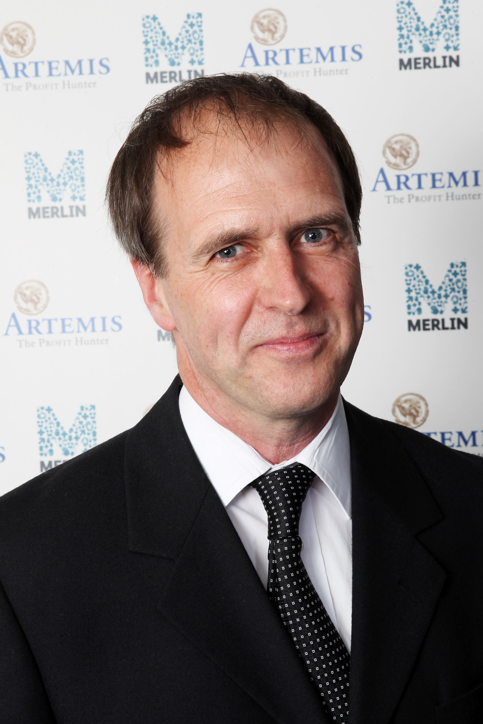 Kevin Doyle attended the 2011 "An Evening with Downton Abbey" charity event in London with a polished, understated style. Wearing a black suit with a patterned tie and crisp white shirt, he brought the same steady presence offscreen that defined his role as the loyal Mr. Molesley.