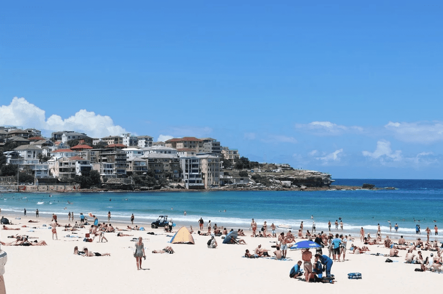 A daylight portrait of Bondi beach called "The Sea Beach" in Sydney, Australia | Photo: Pixabay