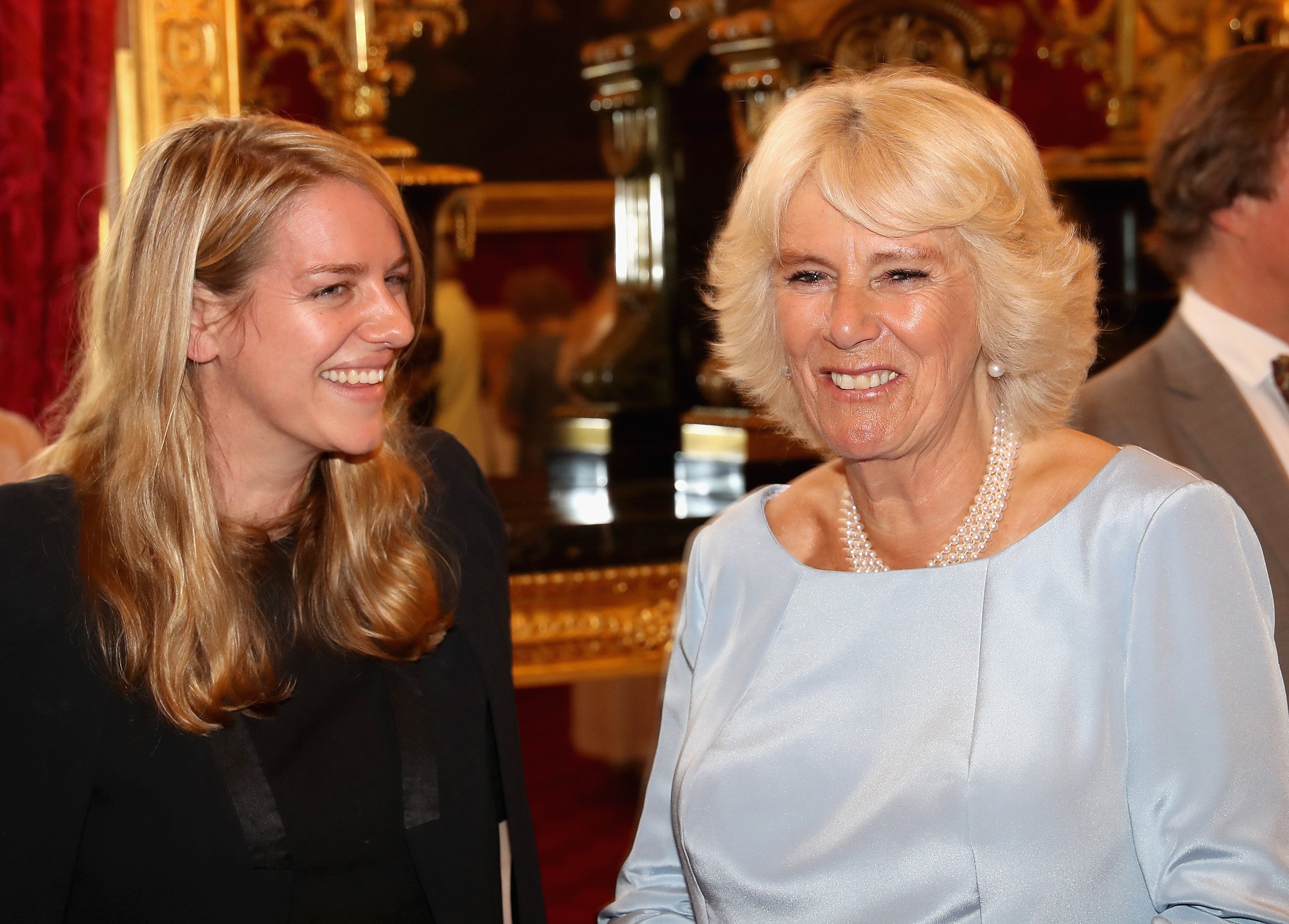 Laura Lopes y su madre Camilla, duquesa de Cornualles, en Londres en 2016. | Foto: Getty Images