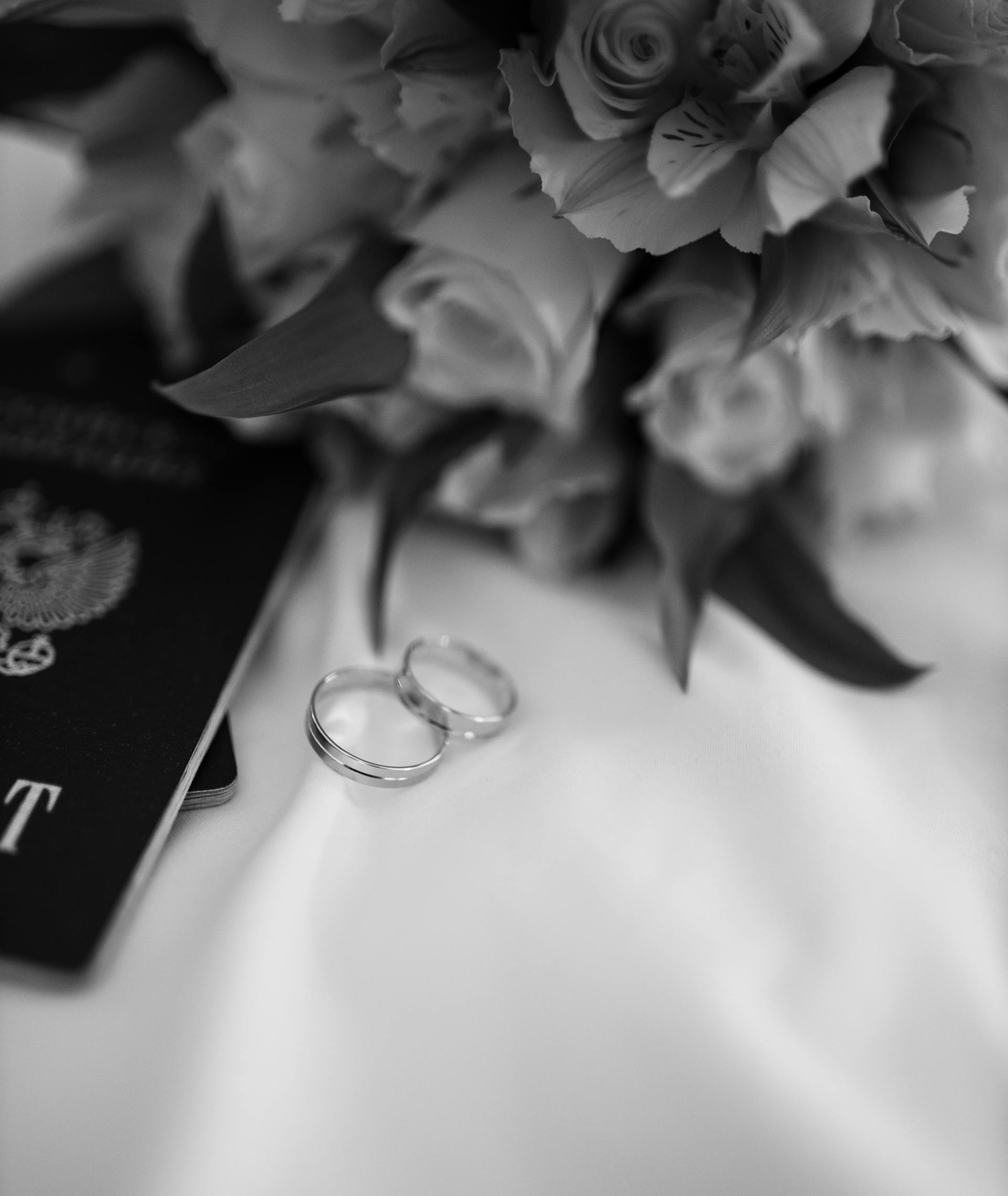 A grayscale photo of wedding rings | Source: Pexels