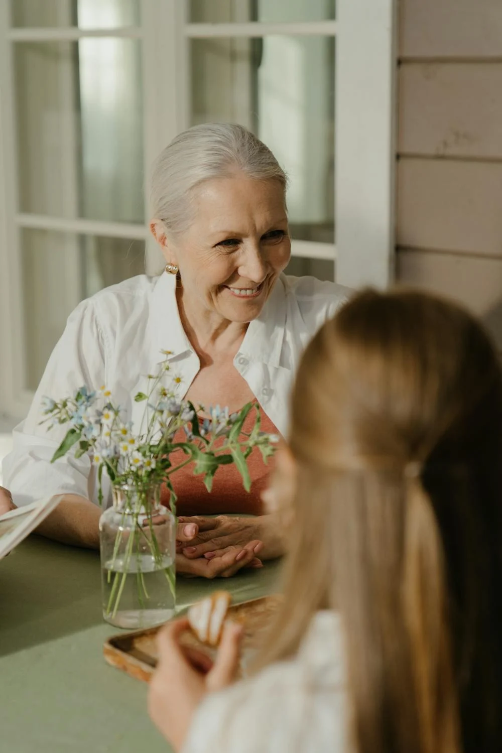 A smiling woman talking to her daughter-in-law | Source: Pexels