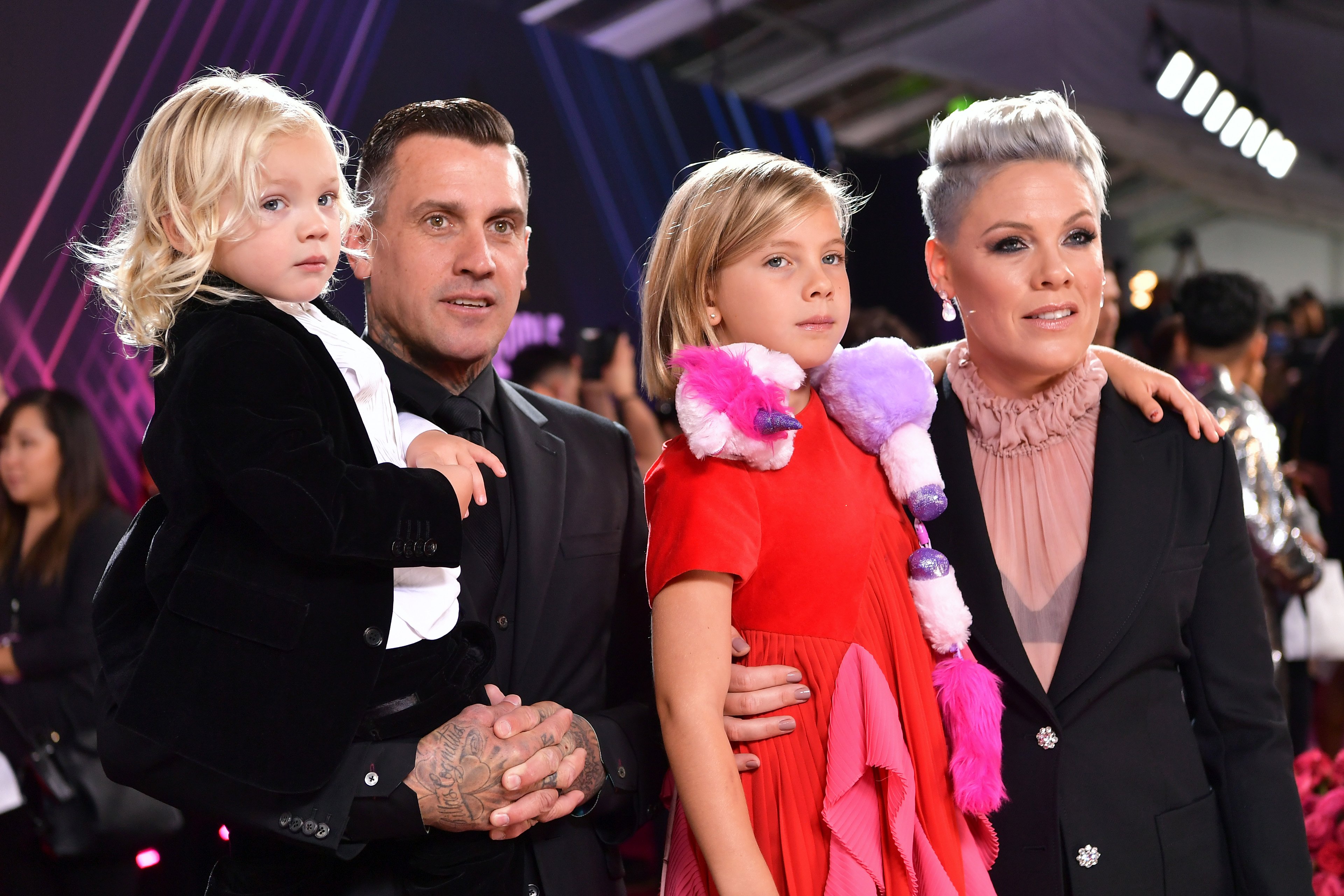 Carey Hart, Pink, Jameson Hart, and Willow Hart arrive to the 2019 E! People's Choice Awards on November 10, 2019.  | Source: Getty Images.