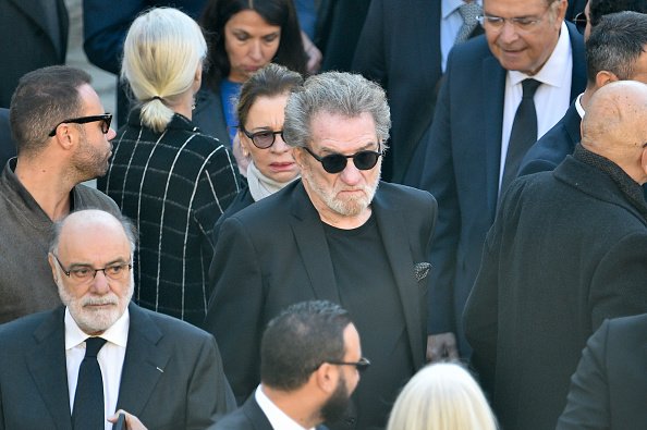 Eddy Mitchell assiste à l'hommage national de Charles Aznavour. |Photo : Getty Images.