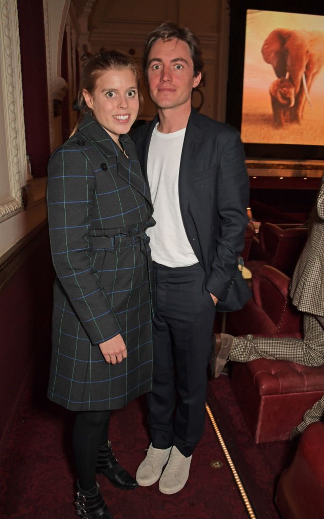 La princesse Béatrice de York et Edoardo Mapelli Mozzi le 17 octobre 2019 à Londres. l Source : Getty Images