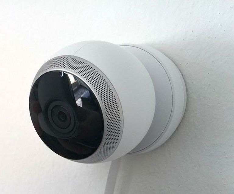 Laura a installé une caméra cachée dans la chambre de Ryan. | Source : Pixabay