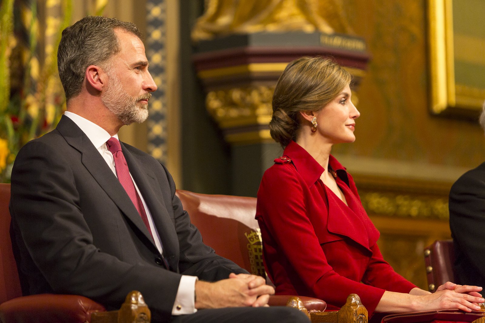 El rey Felipe VI y la reina Letizia de España en el discurso del rey a ambas cámaras del Parlamento en la Galería Real de la Cámara de los Lores. | Imagen: Flickr