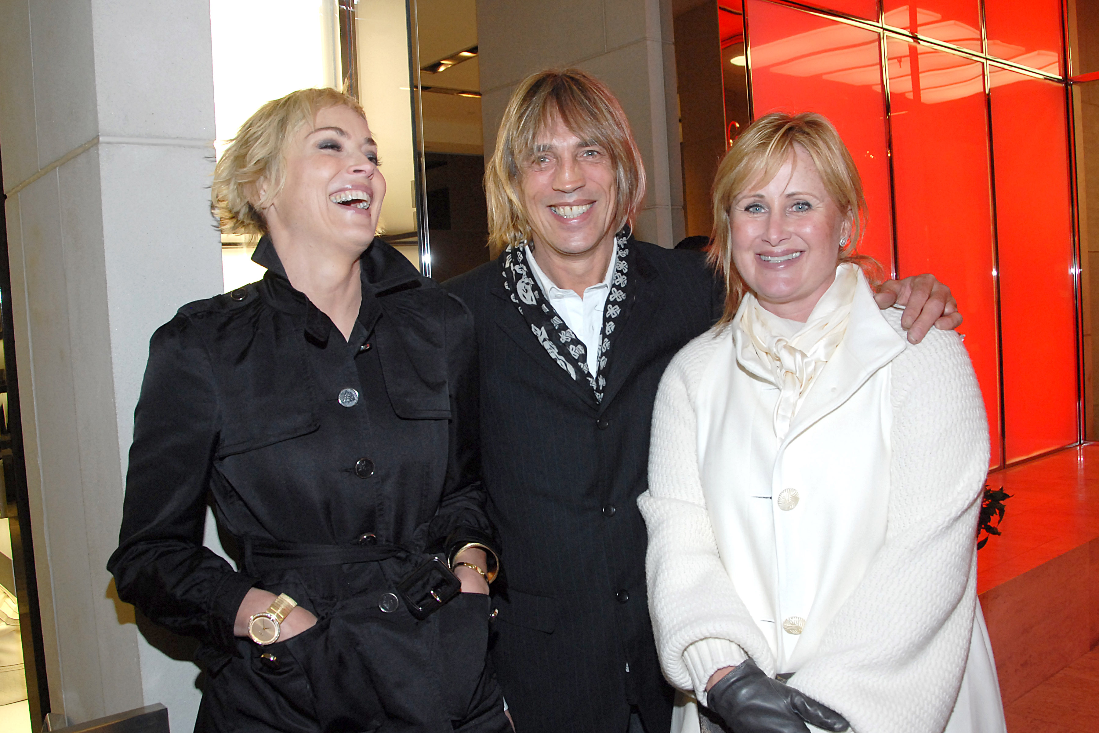 Sharon Stone, Michael Stone, and Kelly Stone attend the GUCCI 2007 Holiday Campaign to Benefit UNICEF in Beverly Hills, California | Source: Getty Images