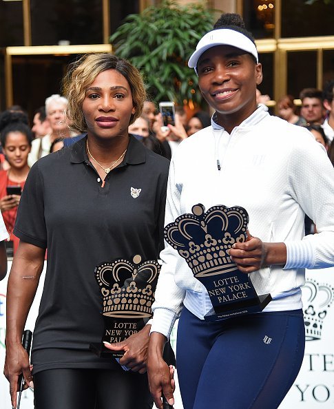  Serena Williams and Venus Williams at the 2019 Palace Invitational in New York City. | Photo: Getty Images.
