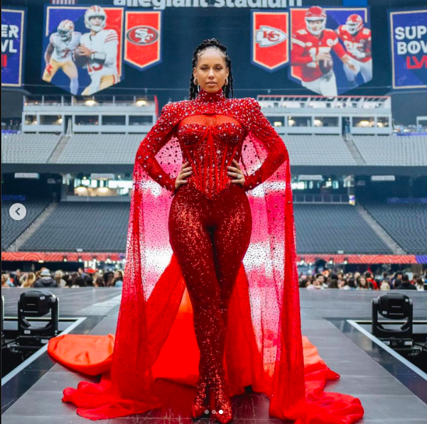 Alicia Keys posing for a picture at the Super Bowl posted on February 12, 2024 | Source: Instagram/therealswizzbeats