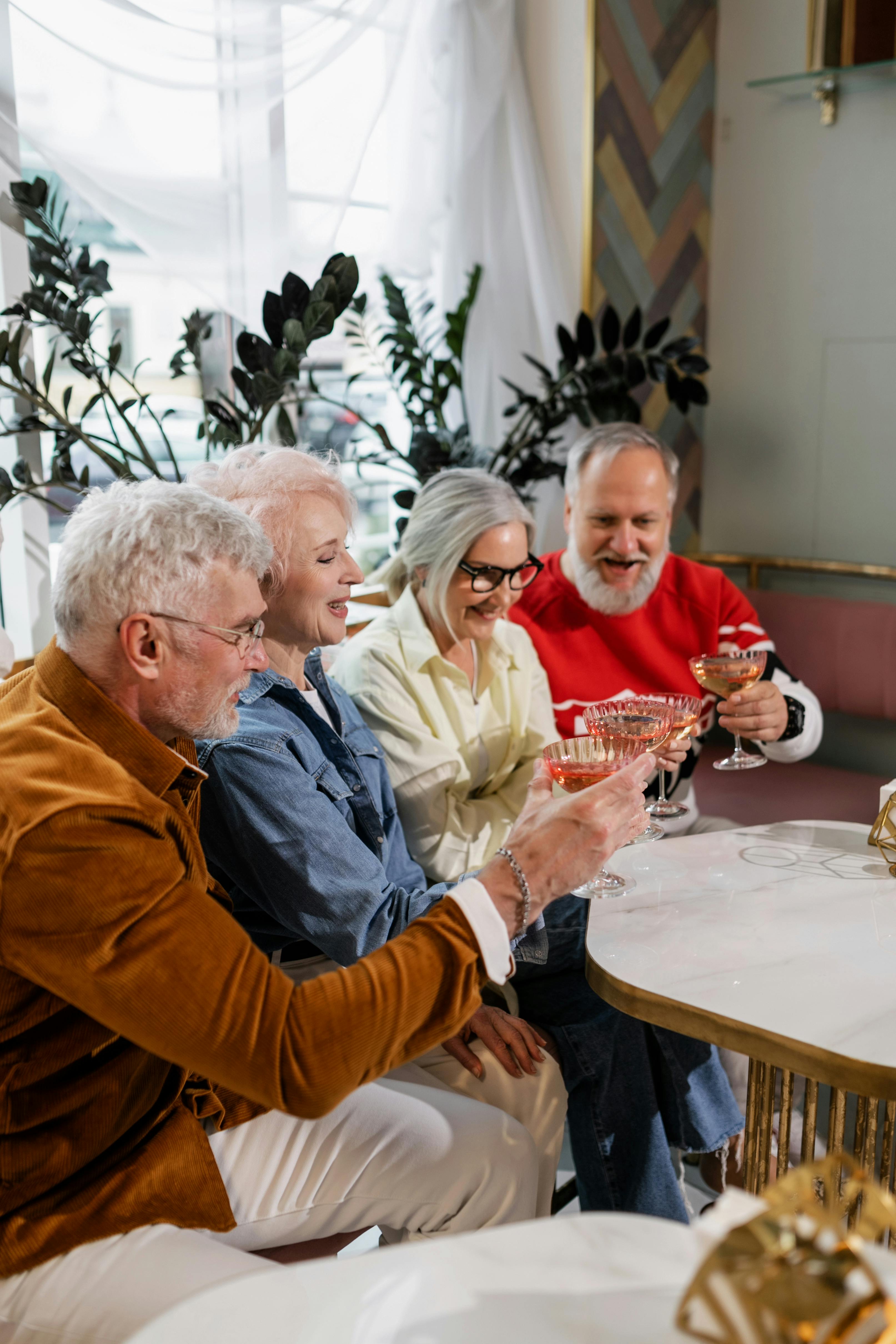 A group of friends hanging out together at home | Source: Pexels