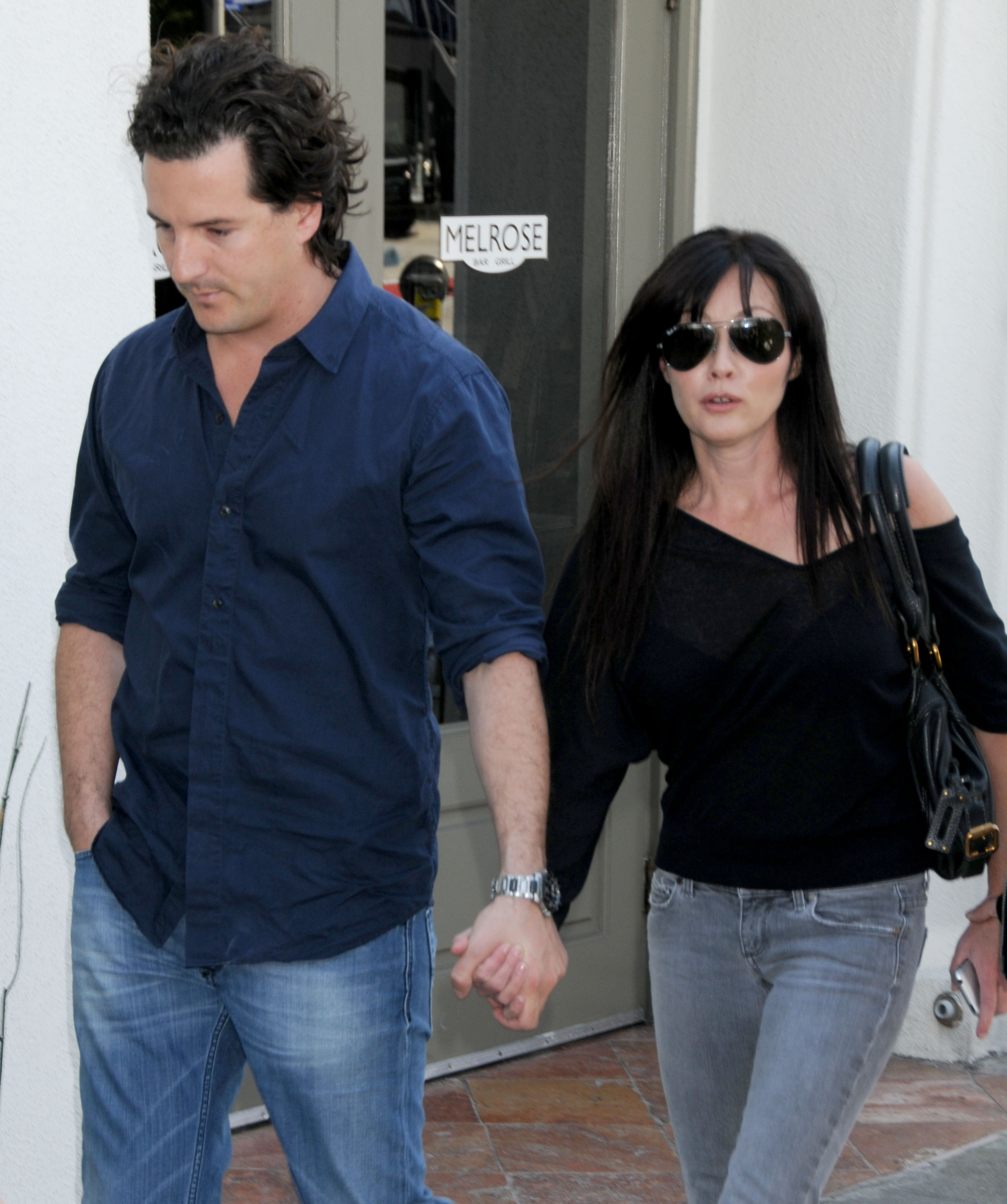 Kurt Iswarienko and Shannen Doherty on their way to John Varvatos' 7th Annual Stuart House Benefit in West Hollywood, California on March 8, 2009 | Source: Getty Images