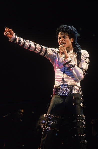 Michael Jackson, März 1988 auf der Bühne | Quelle: Getty Images