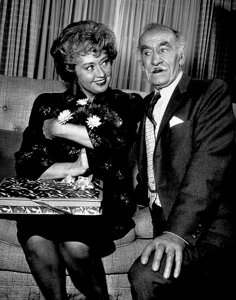 Joan Blondell and Andy Clyde from the television program "The Real McCoys."  | Source: Wikimedia Commons