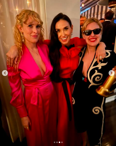 Demi Moore posing with Rumer and Tallulah Willis | Source: Instagram/rumerwillis