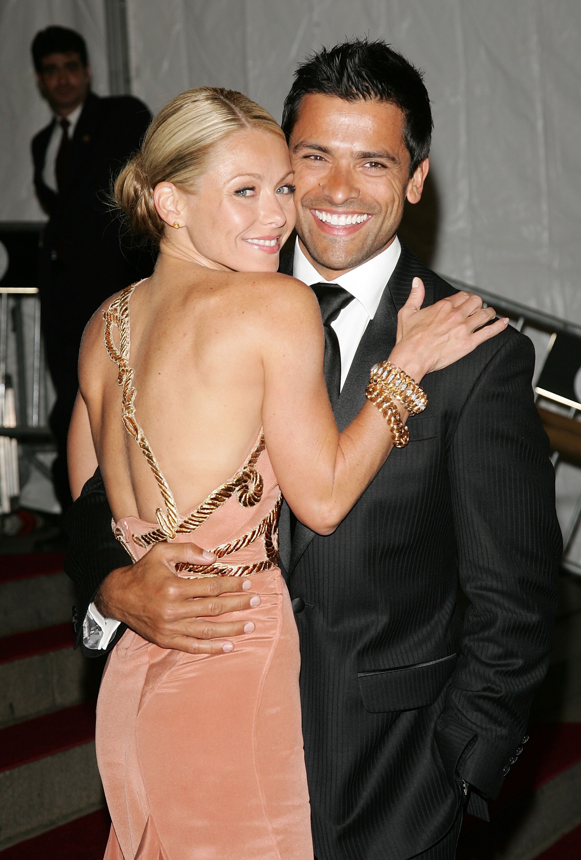 Kelly Ripa and husband actor Mark Consuelos at The Metropolitan Museum of Art's Costume Institute Gala May 07, 2007. | Source: Getty Images
