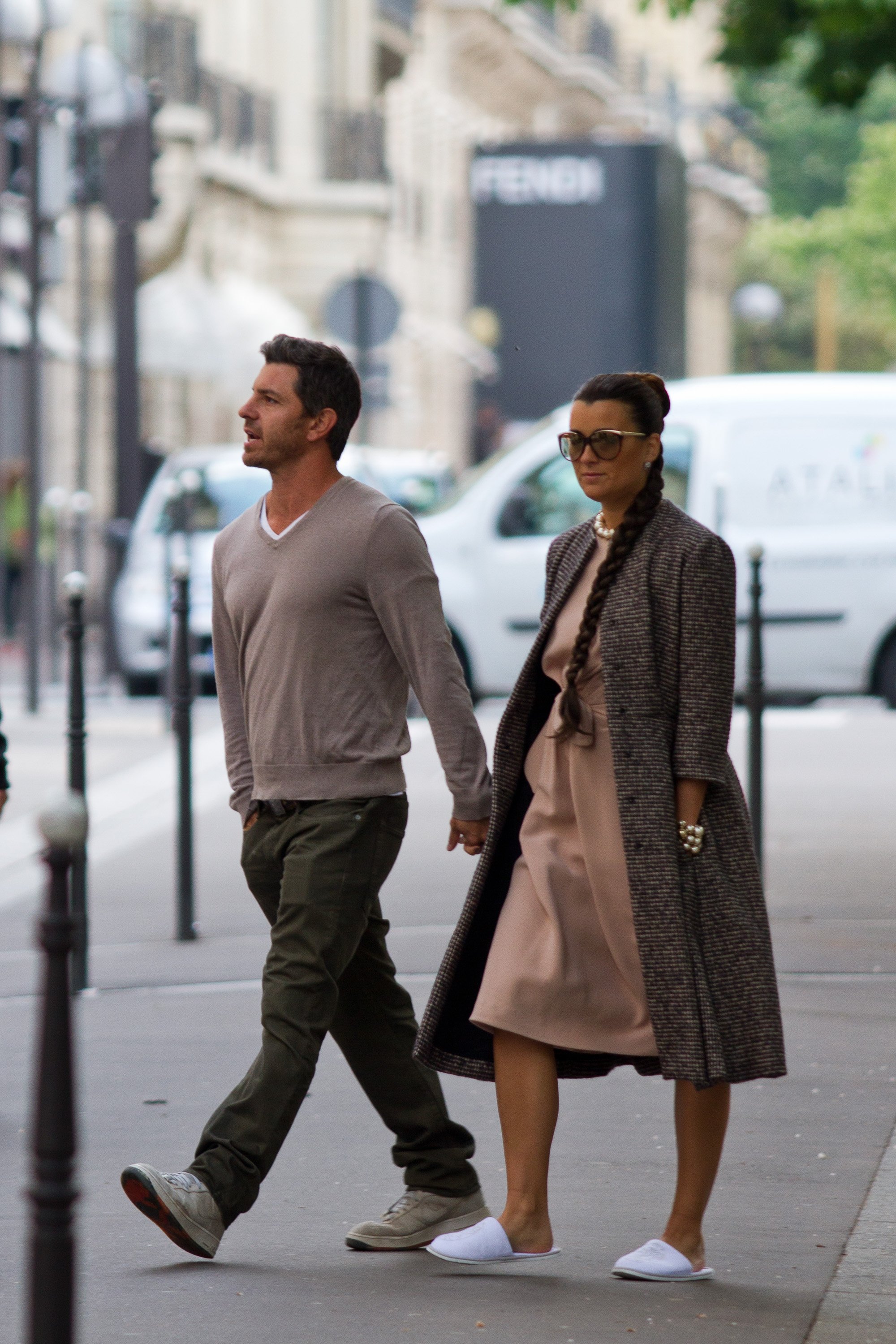 Diego Serrano and Cote De Pablo taking a walk after a photoshoot on May 7, 2012 in Paris | Source: Getty Images