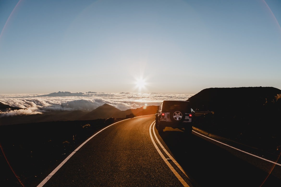 The couple went on a road trip, traveling across the country to Washington to meet the lady whose picture they saw in the camera  | Source: Pexels