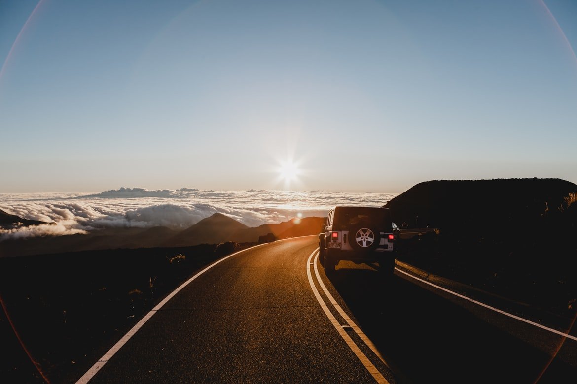 Douglas and Debbie decided to drive to Utah to give Hal's parents the flag | Source: Pexels