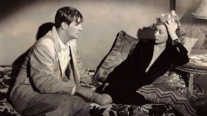 Gloria Grahame and Robert Mitchum in the film "Macau", 1952. | Source: Wikimedia Commons