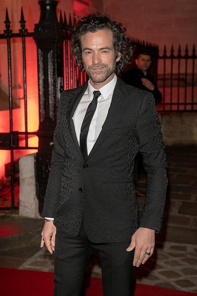L'acteur Romain Duris assiste au lancement du "Clash De Cartier". | Photo : Getty Images. L'acteur Romain Duris assiste au lancement du "Clash De Cartier". | Photo : Getty Images.