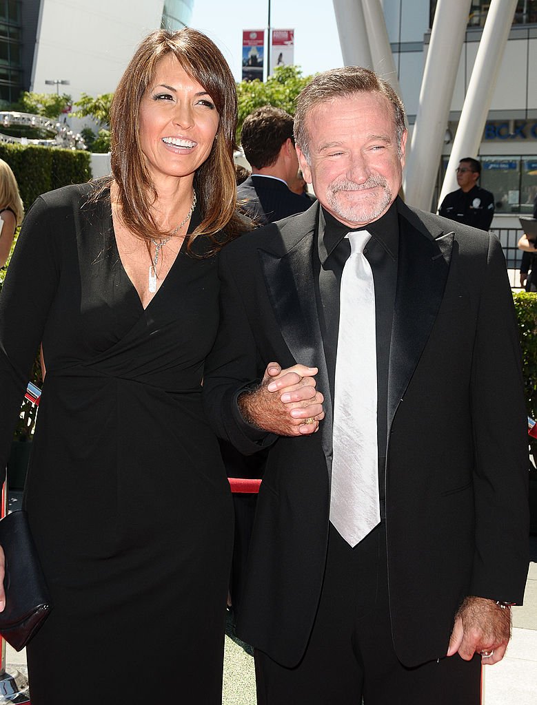 Robin Williams y Susan Schneider en los Creative Arts Emmy Awards 2010 el 21 de agosto en Los Ángeles | Foto: Getty Images