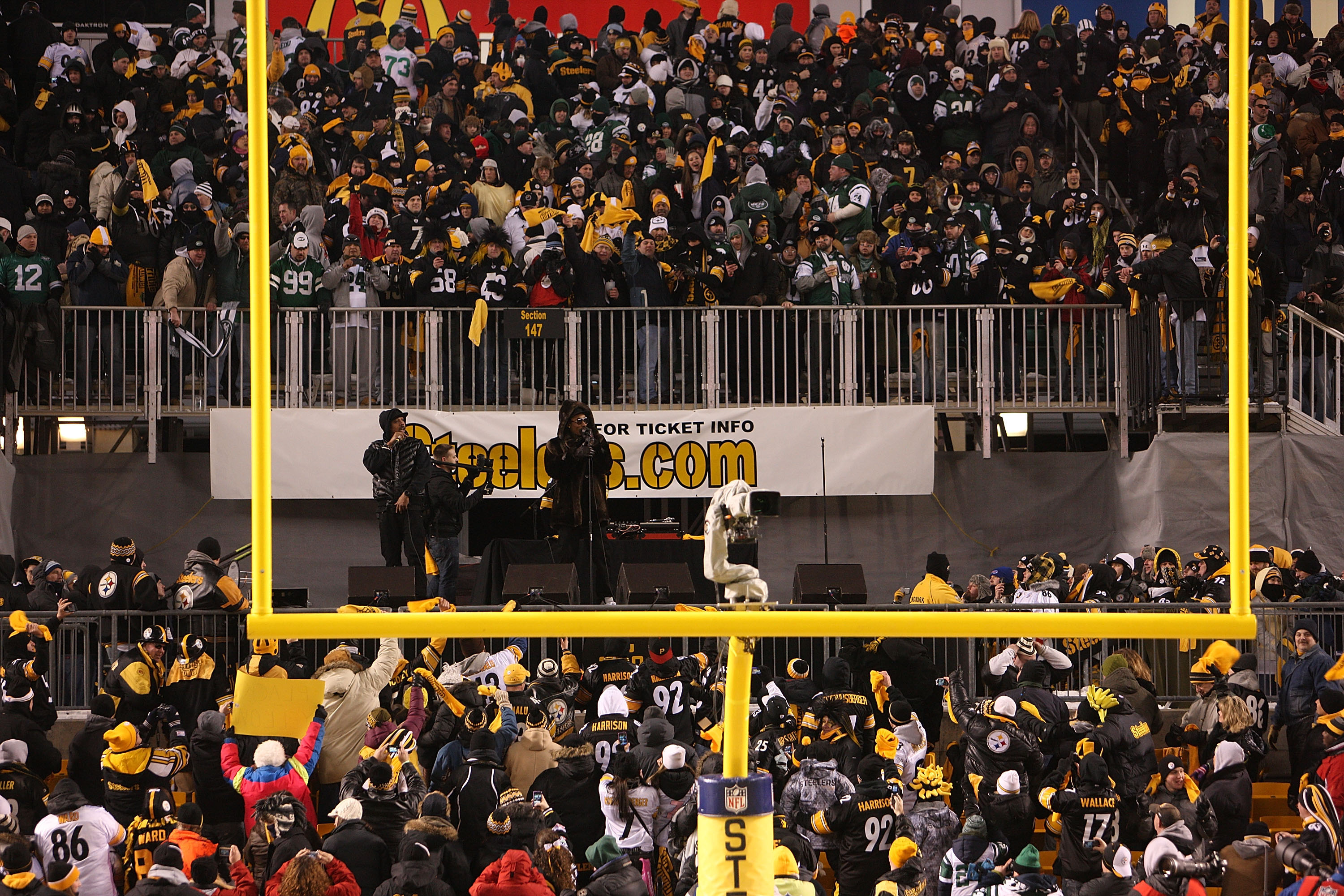 Wiz Khalifa performs his hit "Black and Yellow" at the New York Jets vs Pittsburgh Steelers AFC Championship Game at Heinz Field on January 23, 2011, in Pittsburgh, Pennsylvania. | Source: Getty Images