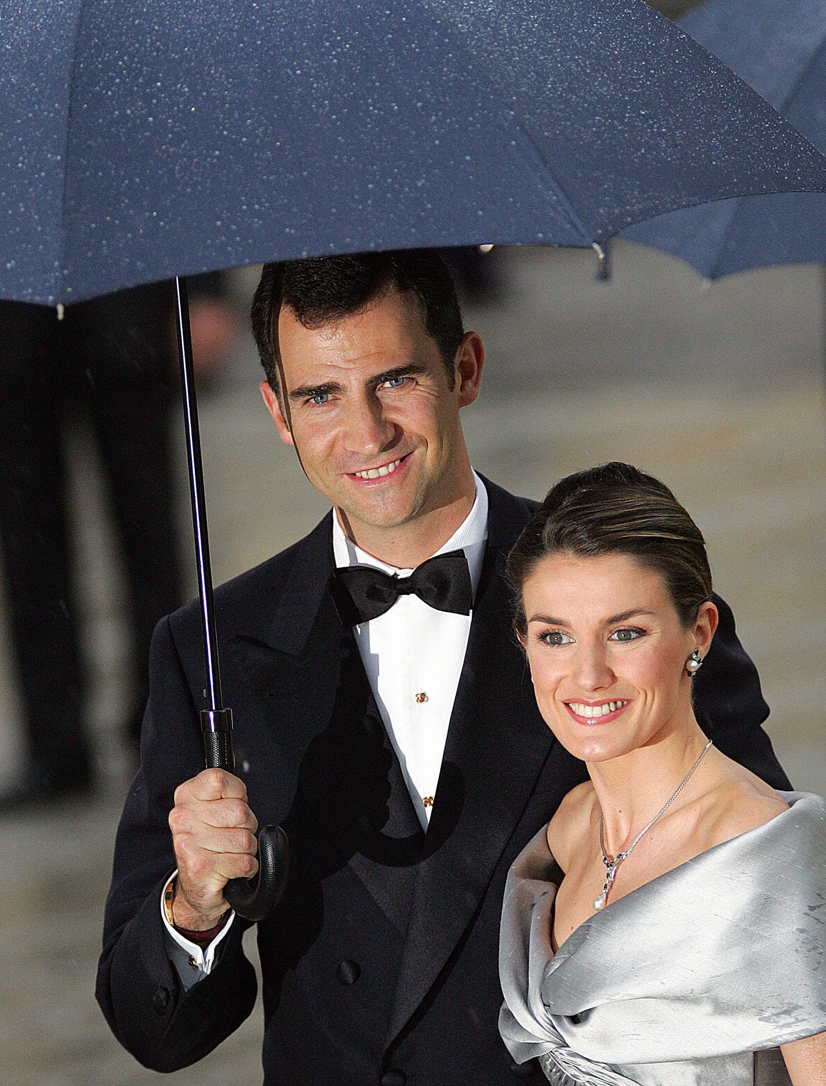Spanish Crown Prince Felipe of Bourbon with his fiancee former journalist Letizia Ortiz before an official diner at the Pardo Palace 21 May 2004 on the eve of their wedding ceremony. | Source: Getty Images