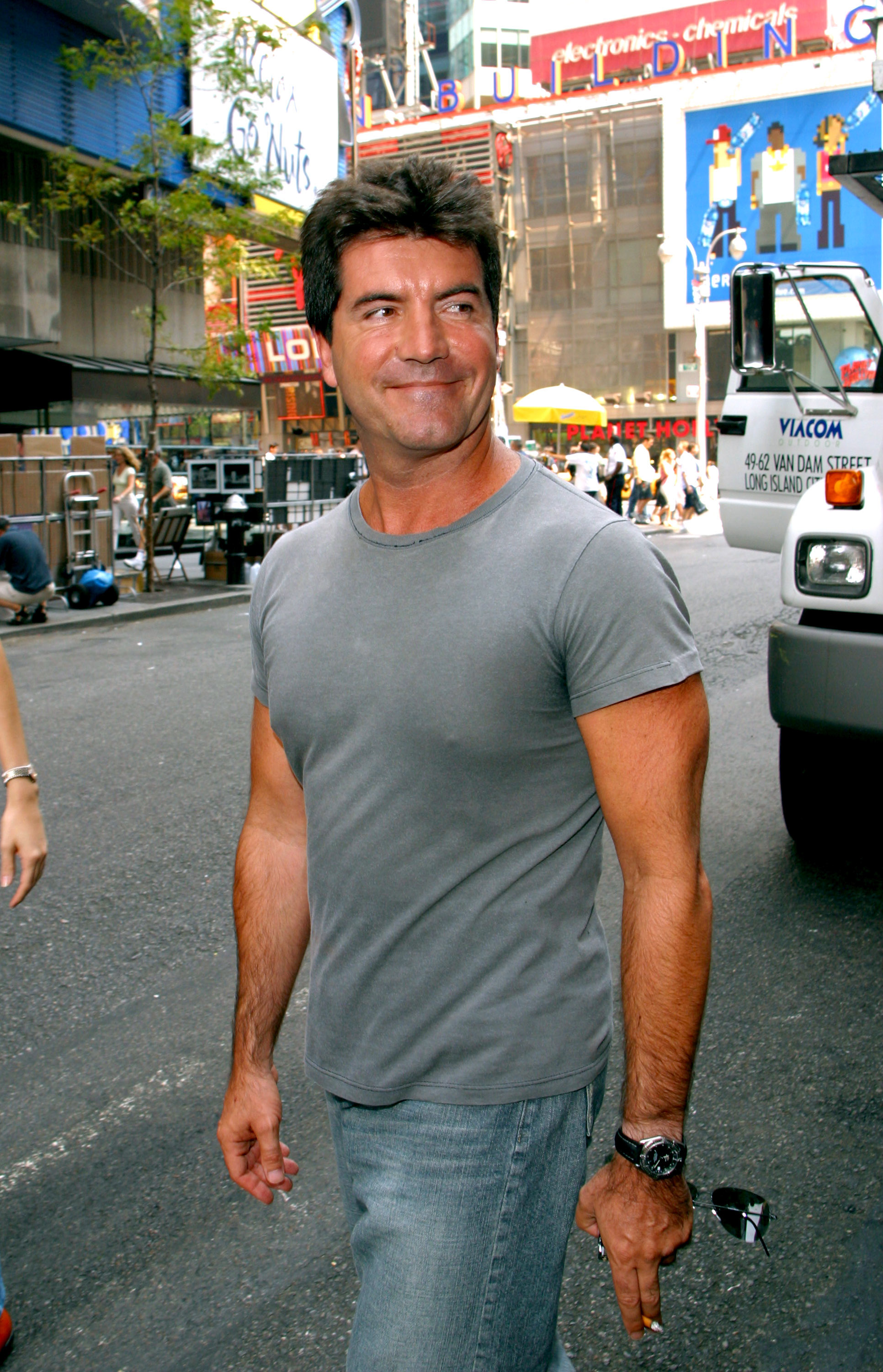 Simon Cowell at Times Square in New York City, on August 18, 2002 | Source: Getty Images