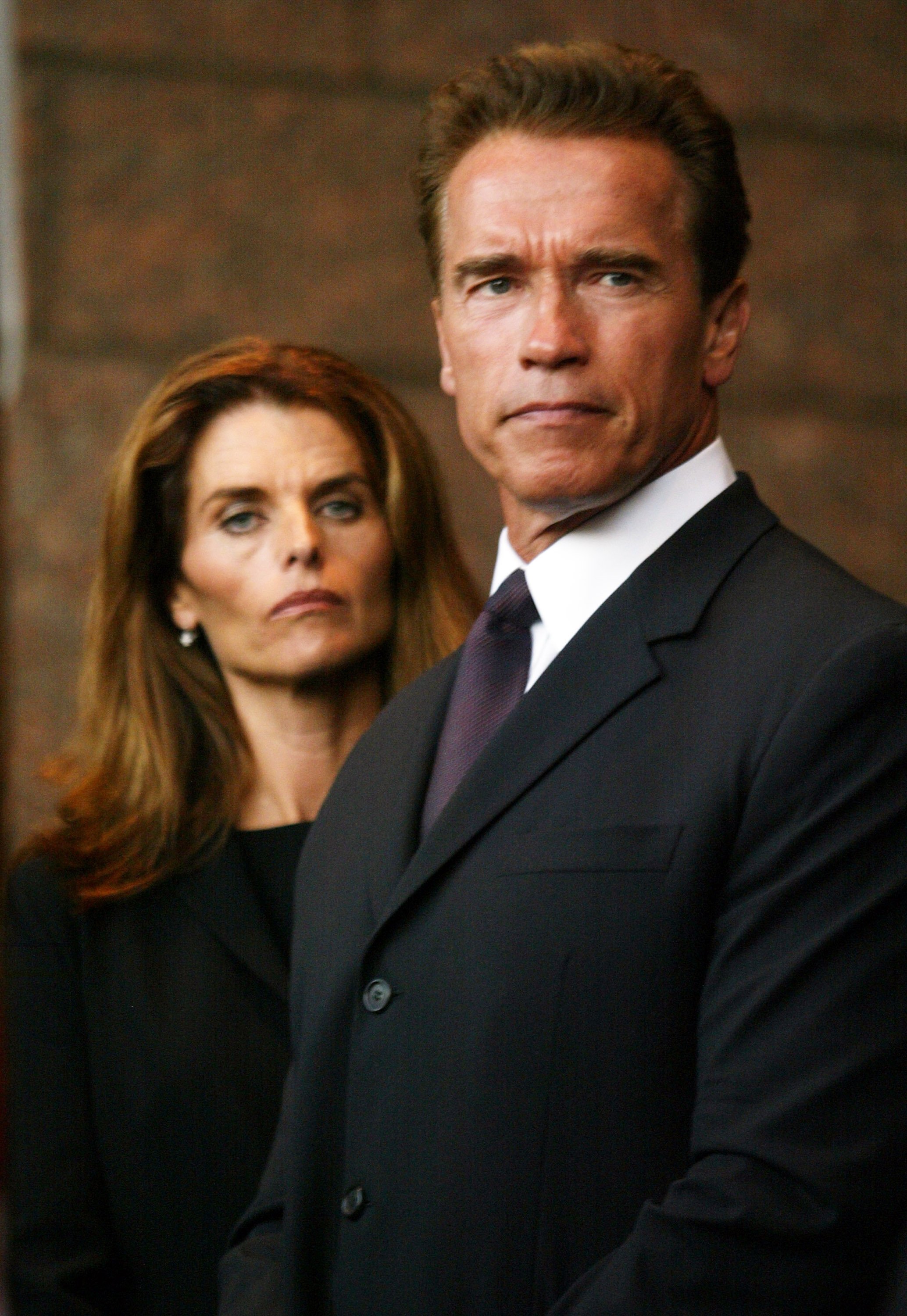 Maria Shriver and Arnold Schwarzenegger share a moment of silence during a ceremony in remembrance of September 11 victims on the two-year anniversary of the attacks, Sept. 11, 2003, at the Museum of Tolerance in Los Angeles | Source: Getty Images