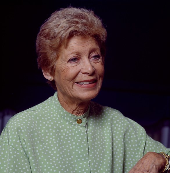 Portrait studio de Jacqueline Joubert en avril 1996, France. | Photo : Getty Images Portrait studio de Jacqueline Joubert en avril 1996, France. | Photo : Getty Images