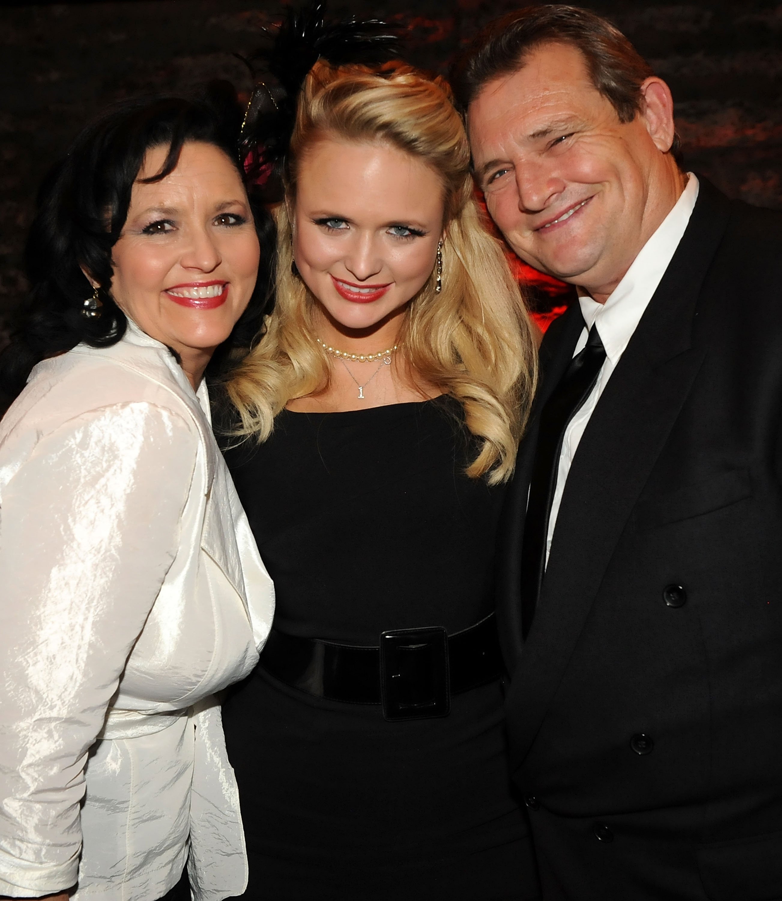 Miranda Lambert with her mother Beverly and father Richard at the Cellar to celebrate her first #1 single in Nashville, Tennessee on February 26, 2010 | Photo: Getty Images