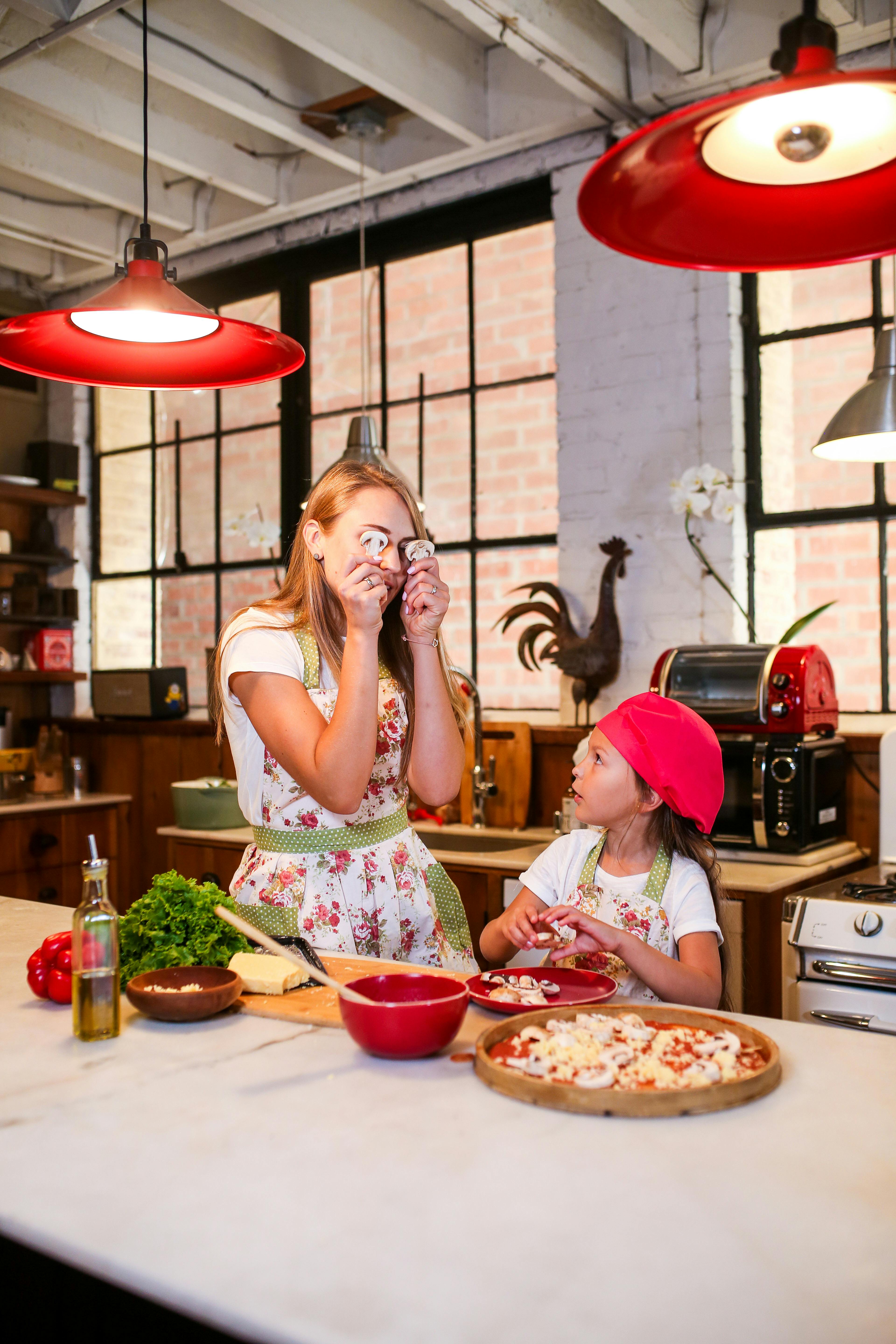 A mother cooking with her daughter | Source: Pexels