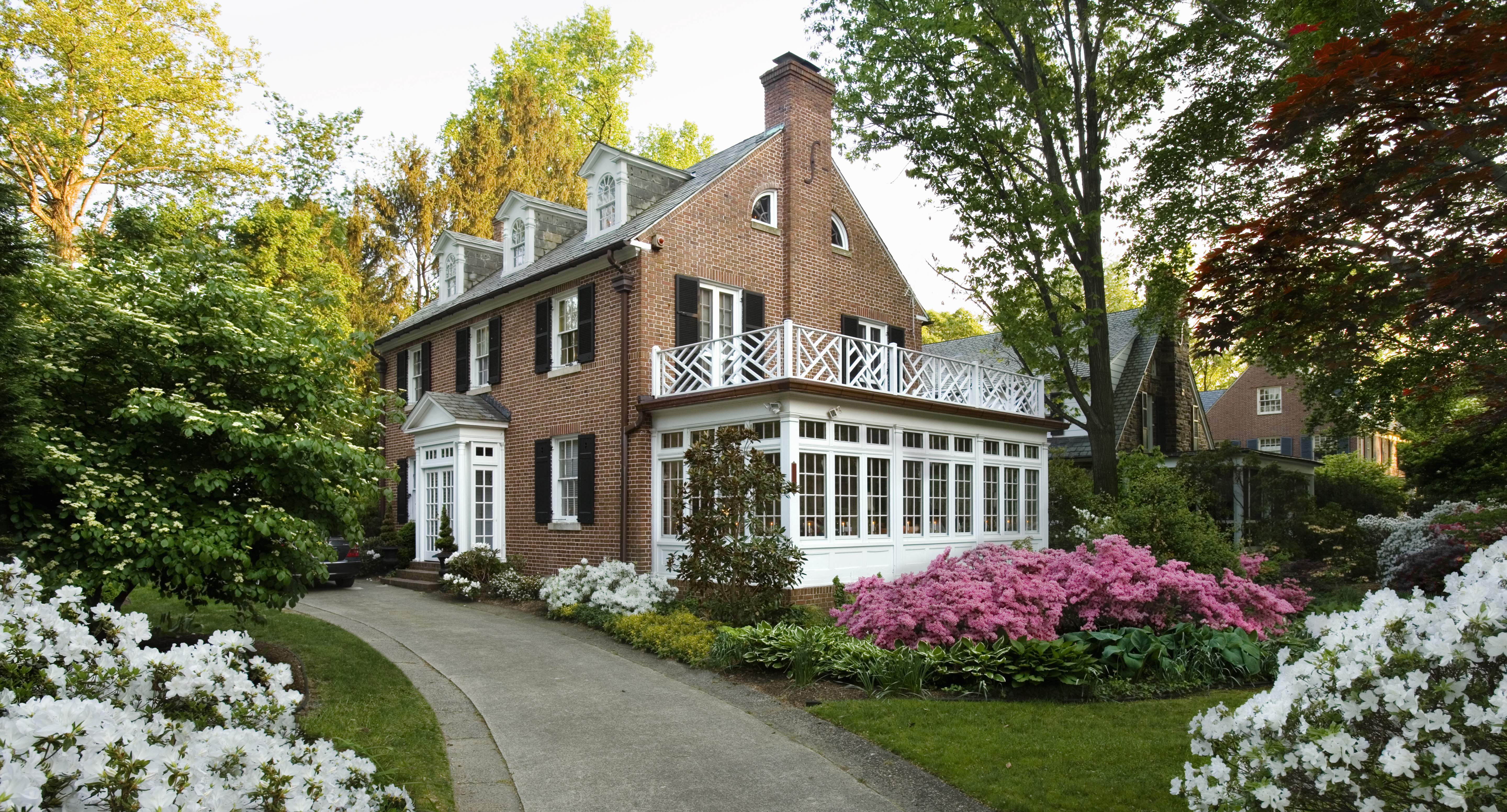 Colonial house on a Spring day | Source: Getty Images