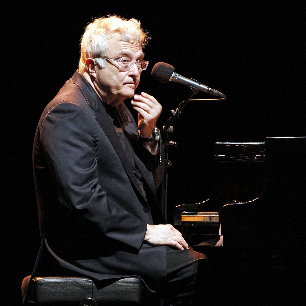 Randy Newman performs at a concert at the Admiralspalast in Berlin, Germany on March 13, 2012 | Photo: Getty Images
