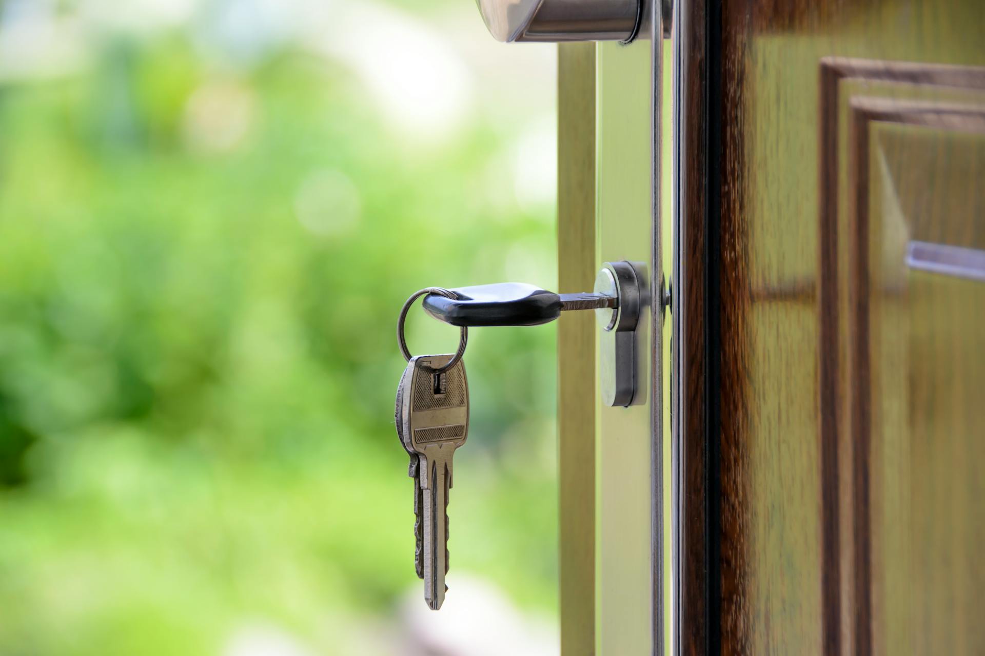 Black handled key in a keyhole | Source: Pexels