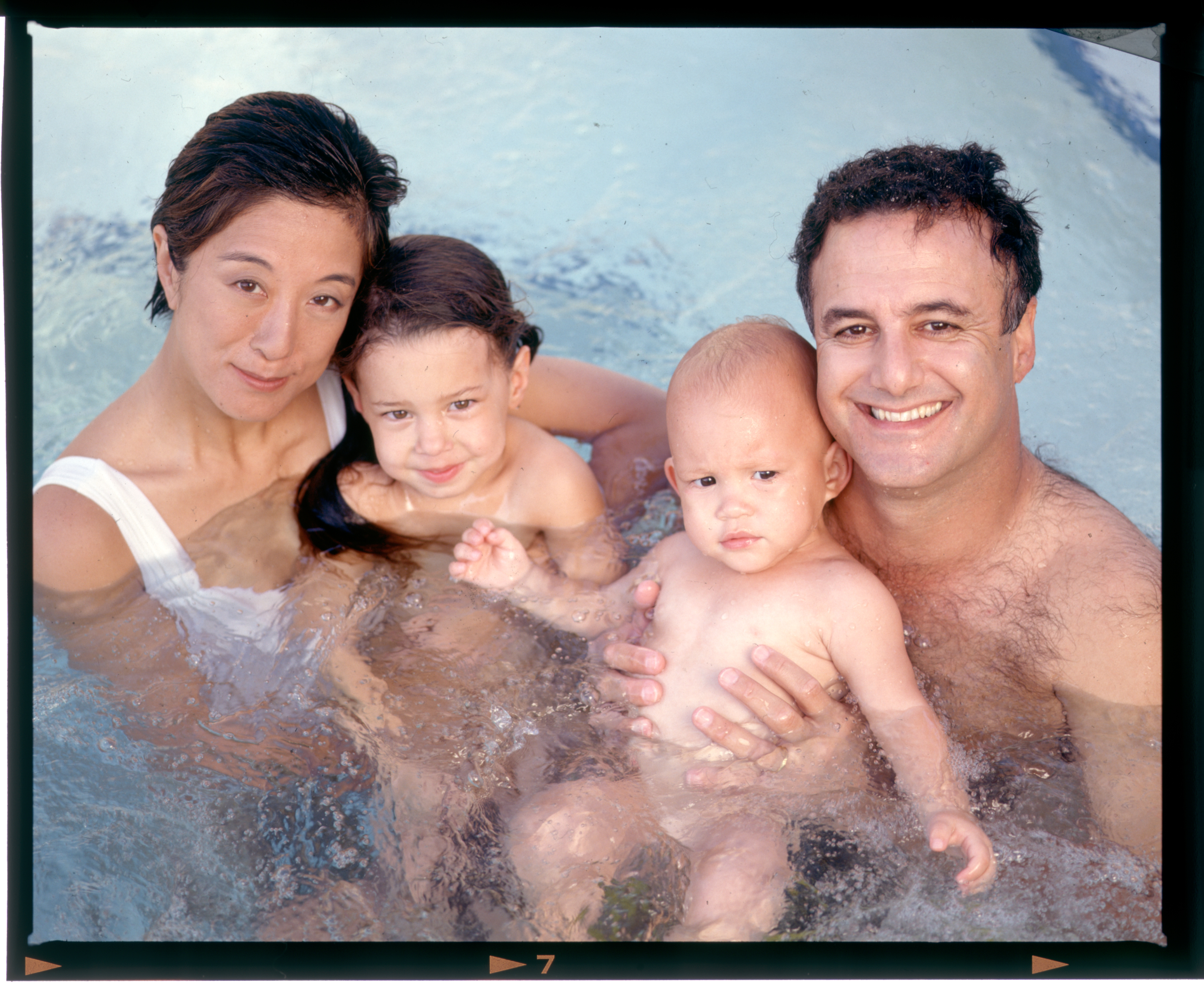 Vera Wang and Arthur Becker with their daughters Josephine and Cecilia in a swimming pool on January 1, 1995 | Source: Getty Images