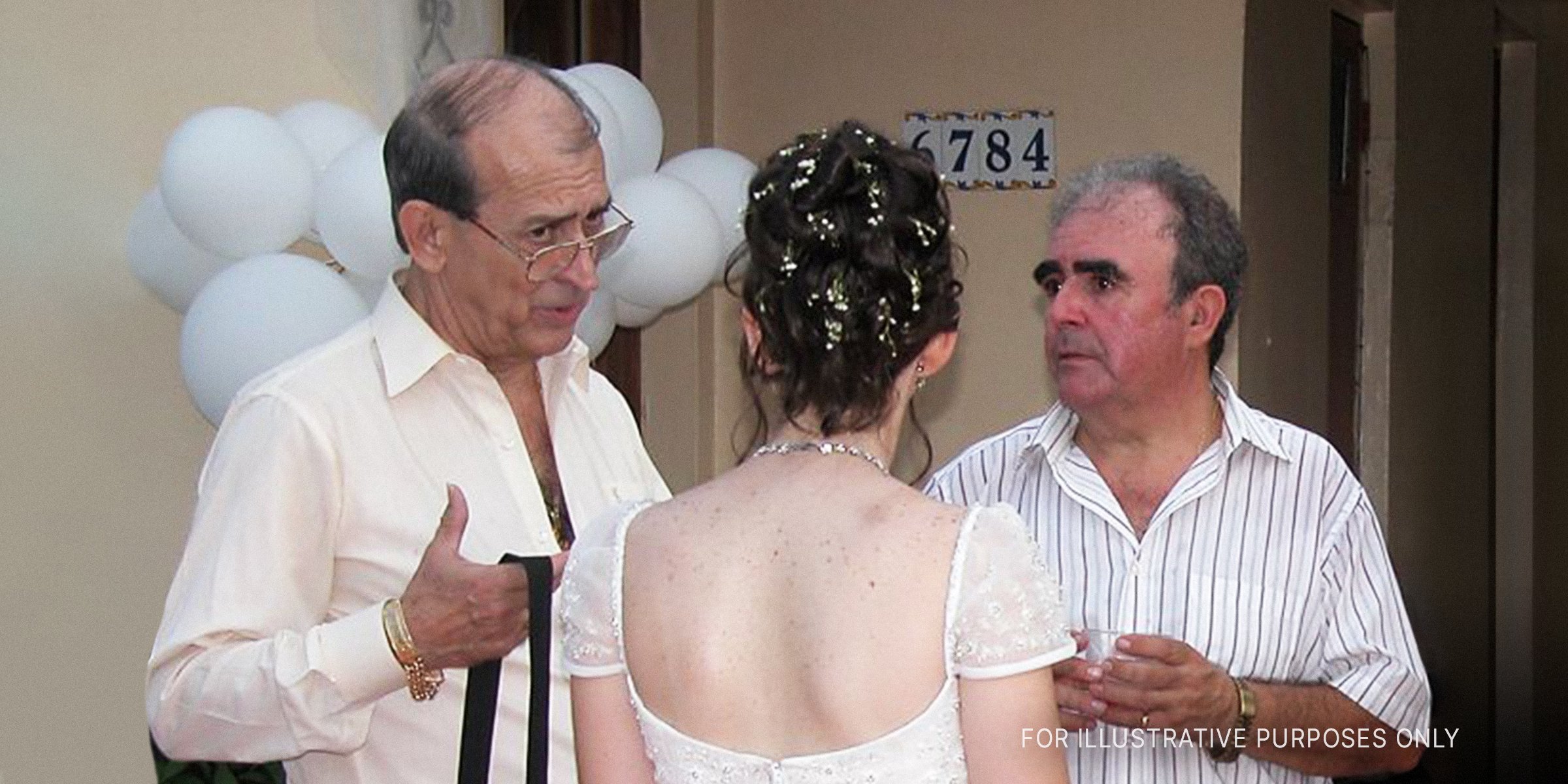 Two serious men in conversation with a bride | Source: Flickr / fer320 (CC BY 2.0)