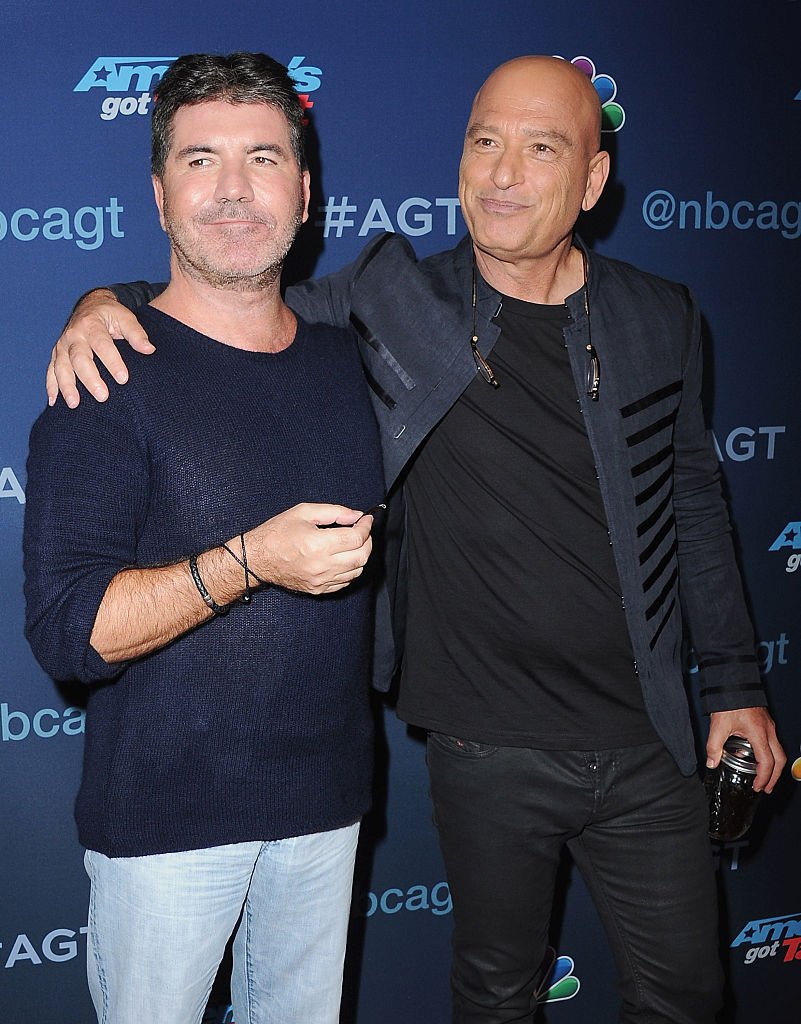 Simon Cowell and Howie Mandel at "America's Got Talent" Season 11 Live Show at Dolby Theatre on September 6, 2016 | Photo: Getty Images